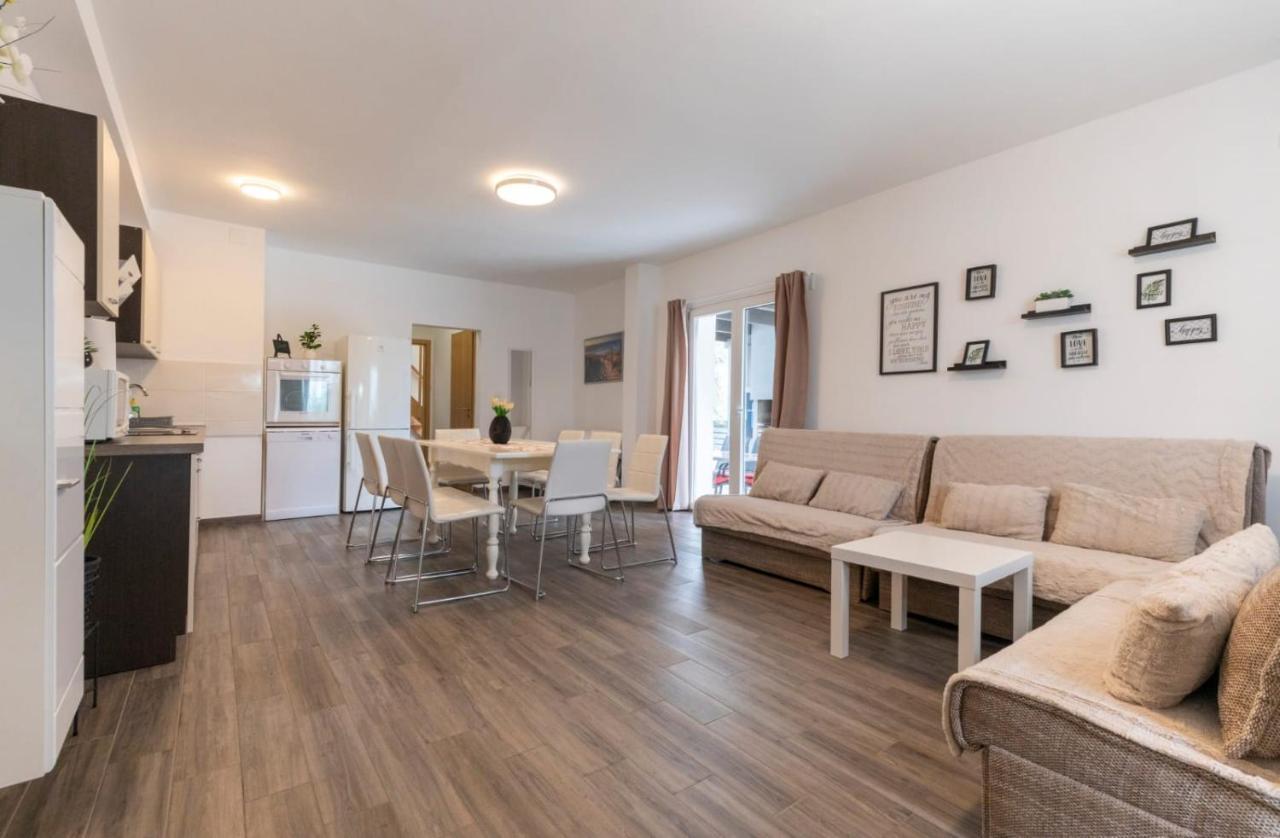Prázdninový dům Ivka - 100 M Do Plaze Uvala Soline - Krk